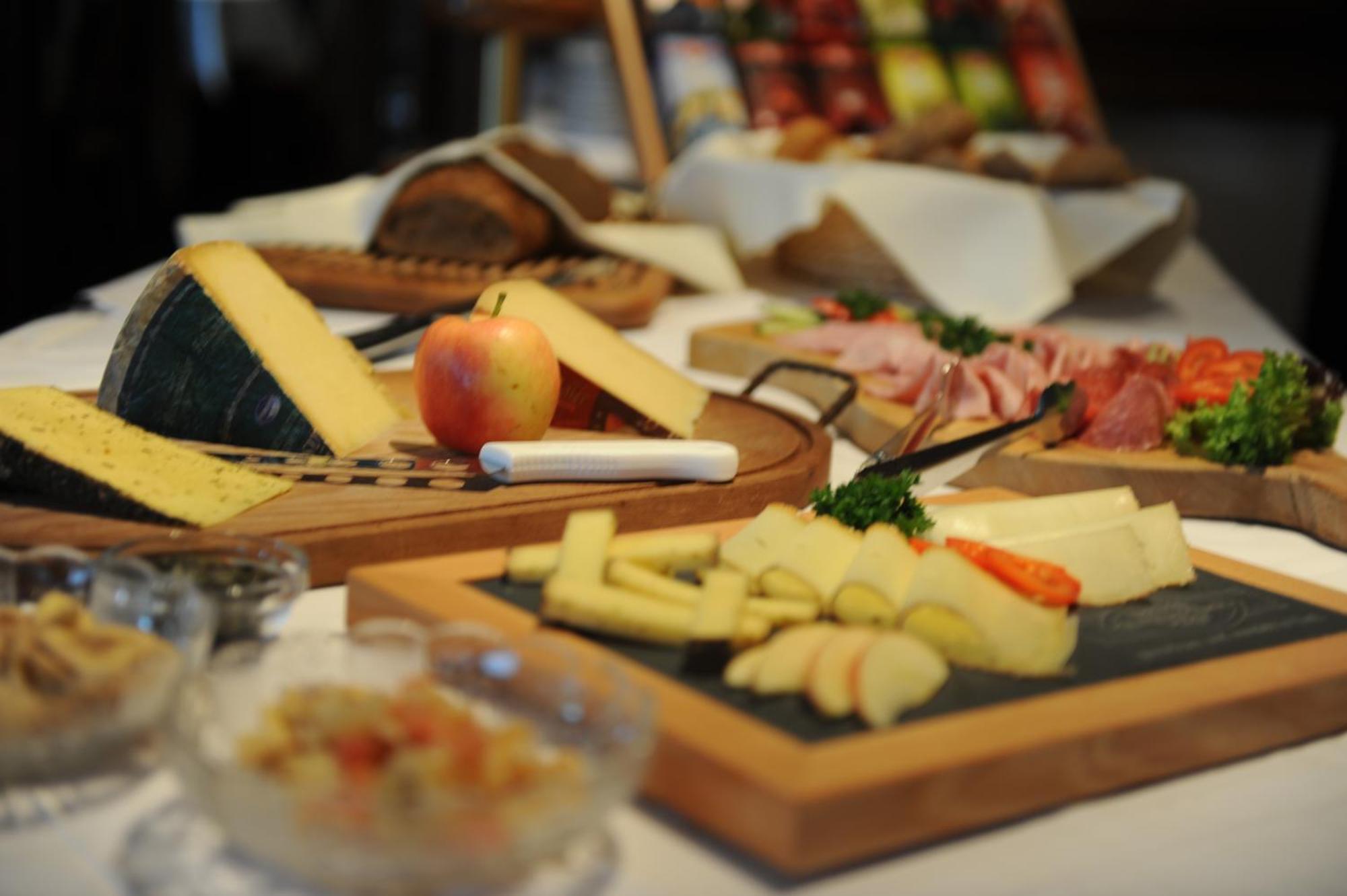 Hotel Tiroler Adler - Bed And Breakfast ไวดริง ภายนอก รูปภาพ