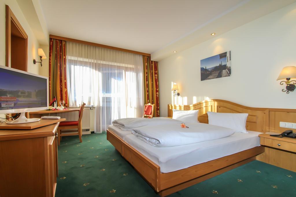 Hotel Tiroler Adler - Bed And Breakfast ไวดริง ภายนอก รูปภาพ
